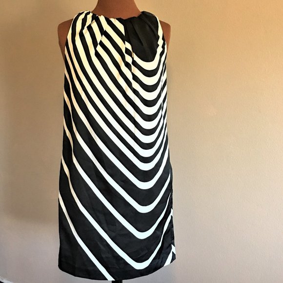 JOE FRESH Silky Geometric Tunic Dress  |  Size S/P - Picture 2 of 13